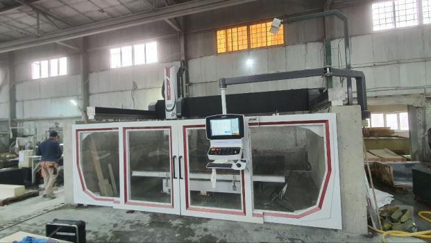 Özteknik Makine - 5 Axis / CRUX 725